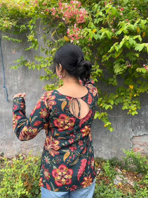 Women's Black Floral Printed Sweetheart Neck Cotton Top